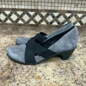Easy Spirit Gray suede pump heels with Black 7.5 Comfortable Business Casual